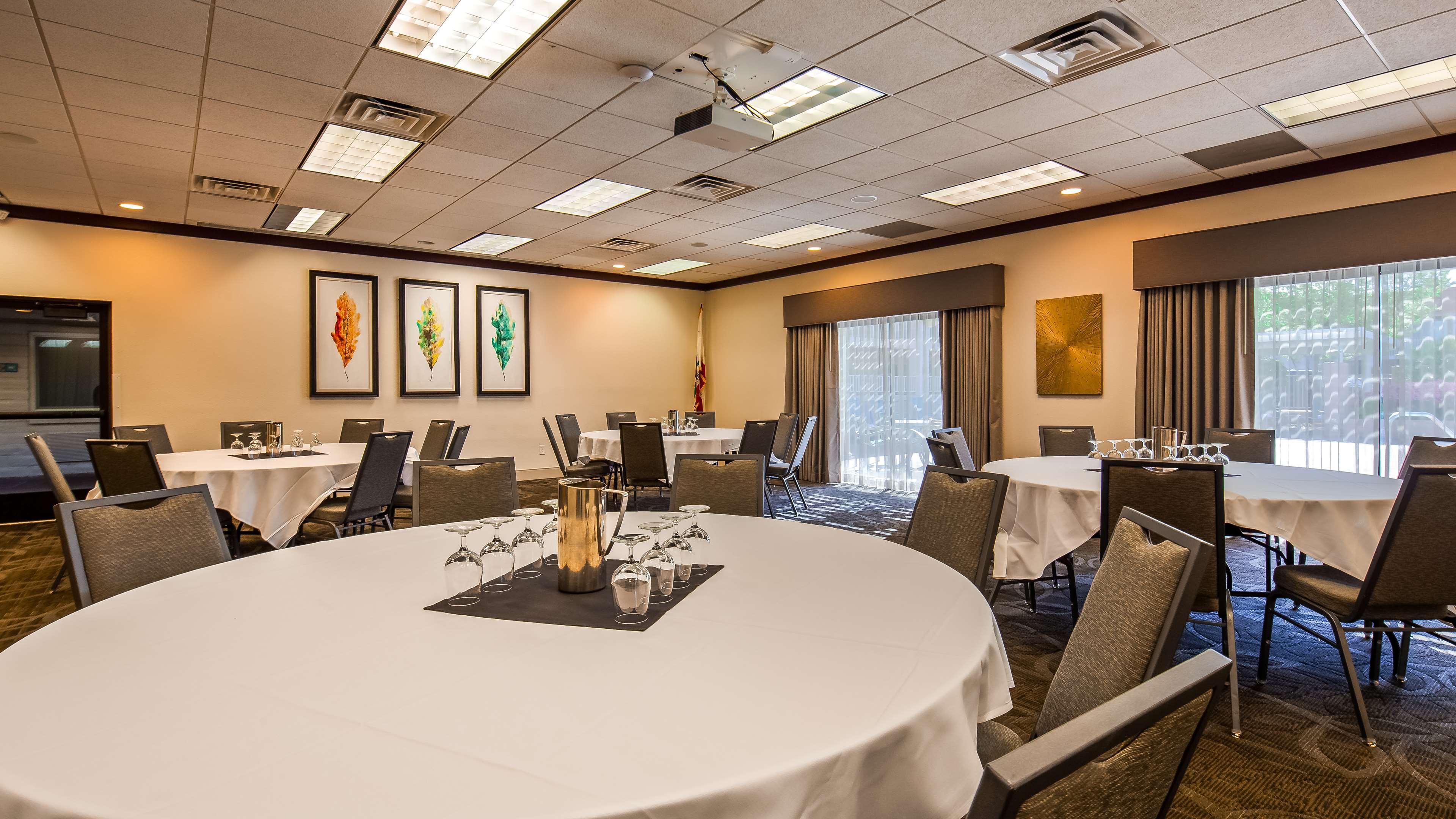 Best Western Plus Hilltop Inn Redding Buitenkant foto