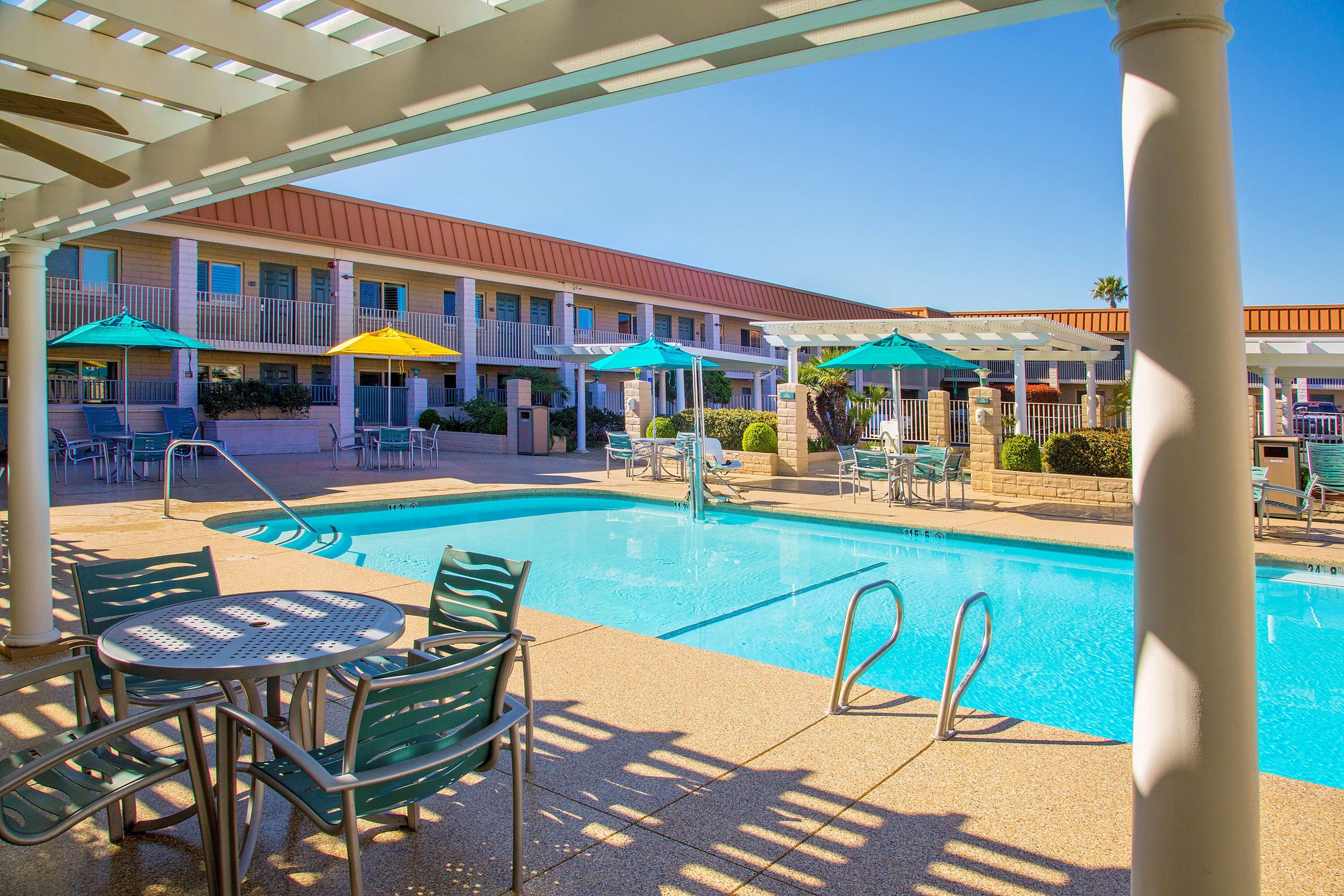 Best Western Plus Hilltop Inn Redding Buitenkant foto